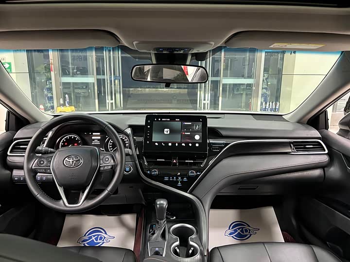 Фото 3 - Toyota Camry