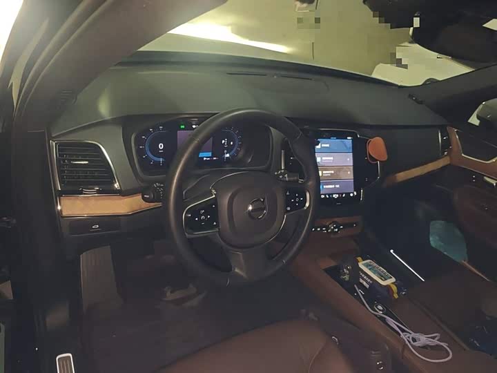 Фото 13 - Volvo XC90