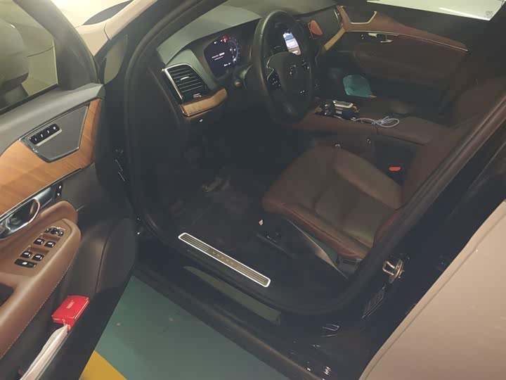 Фото 14 - Volvo XC90