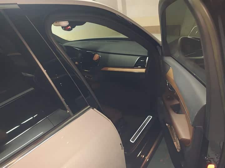 Фото 20 - Volvo XC90