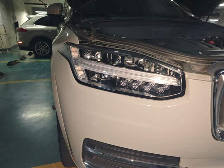 Фото 30 - Volvo XC90