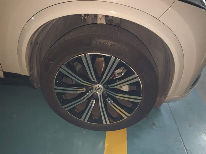 Фото 31 - Volvo XC90