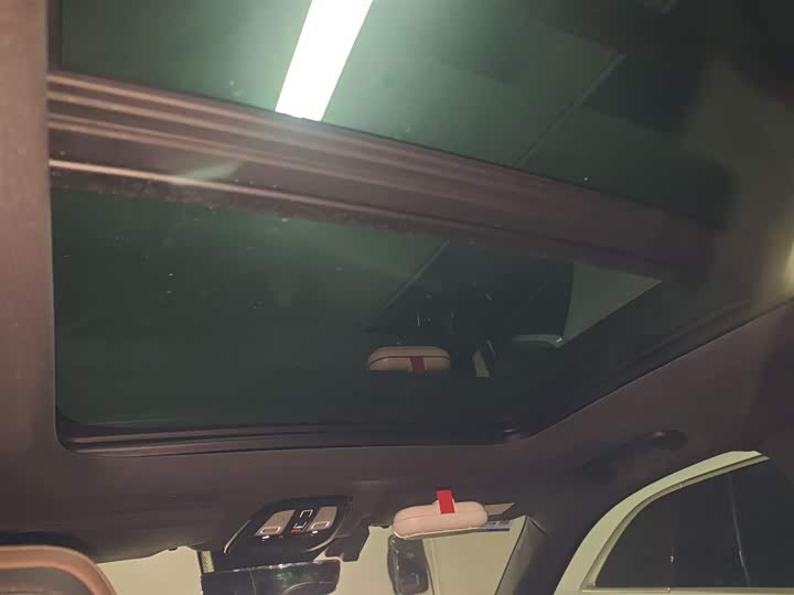 Фото 9 - Volvo XC90