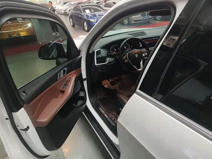 Фото 16 - BMW X5