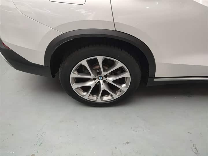 Фото 26 - BMW X5