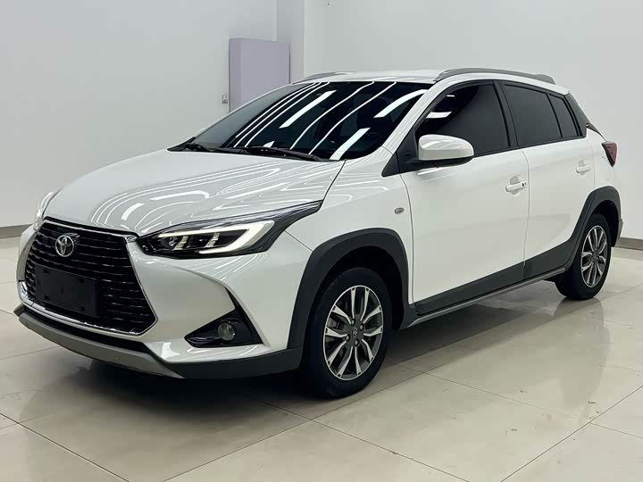 Фото 1 - Toyota Yaris L Hatchback