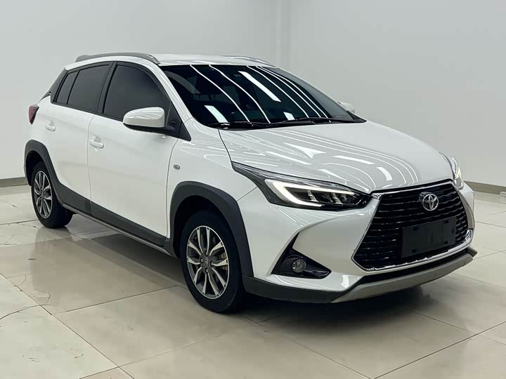 Фото 2 - Toyota Yaris L Hatchback