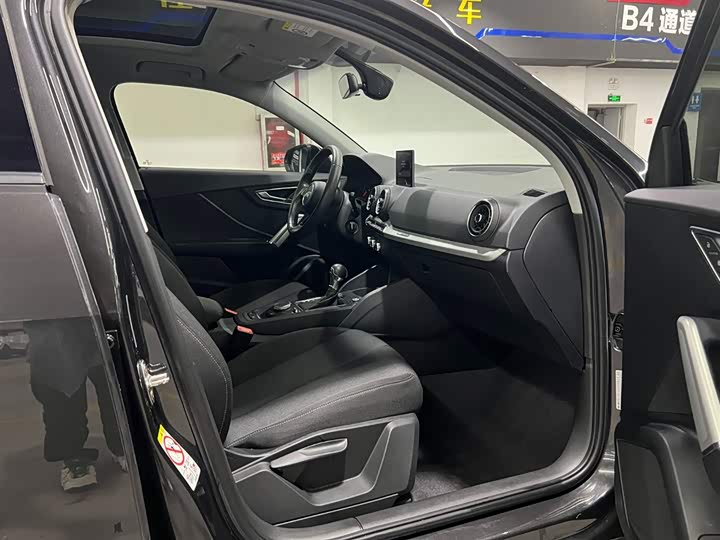 Фото 16 - Audi Q2L