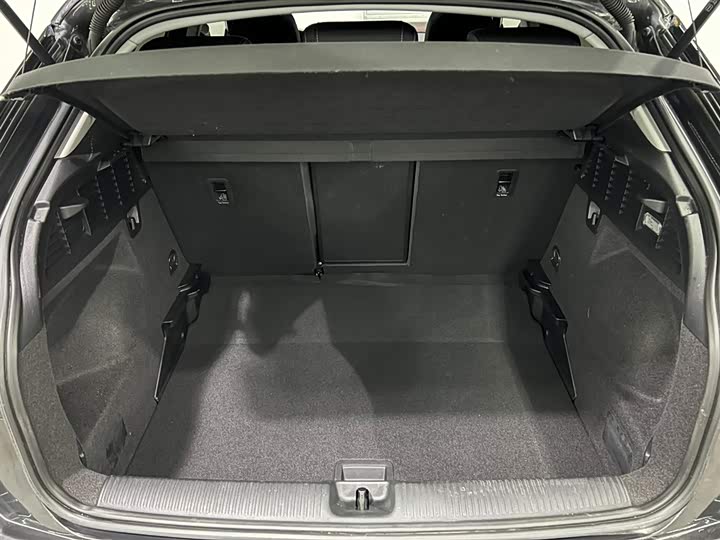 Фото 7 - Audi Q2L