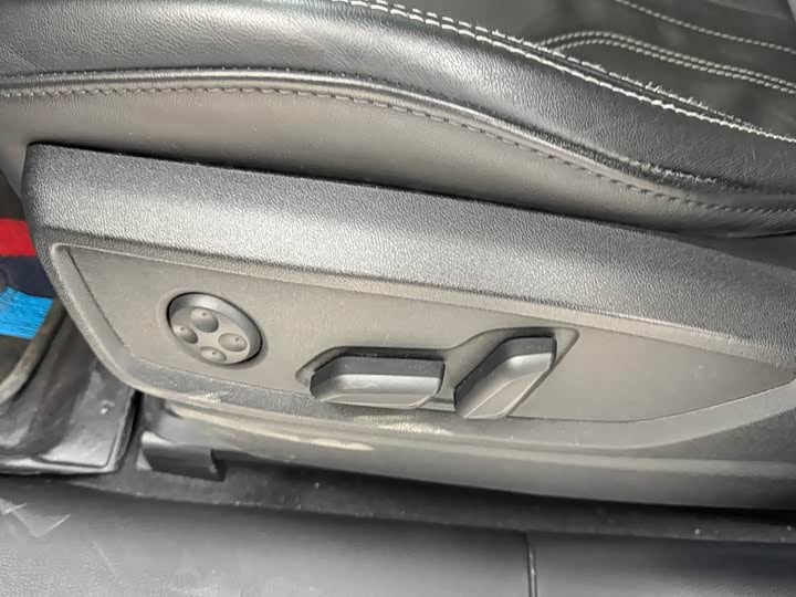 Фото 13 - Audi Q5L