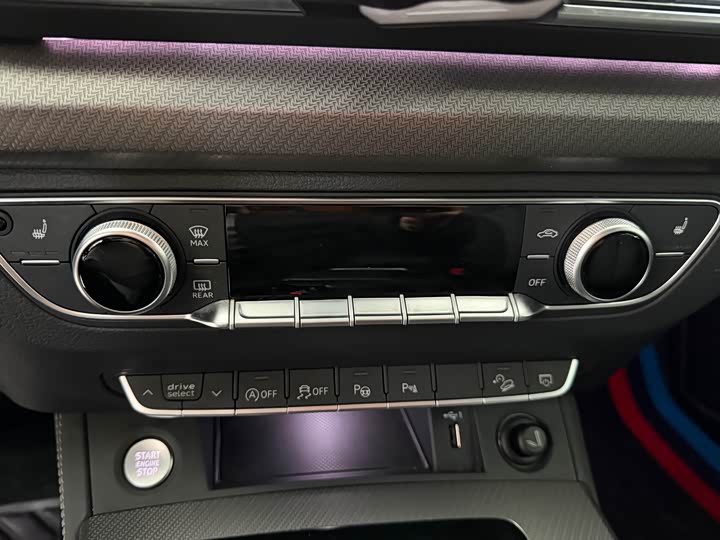 Фото 15 - Audi Q5L