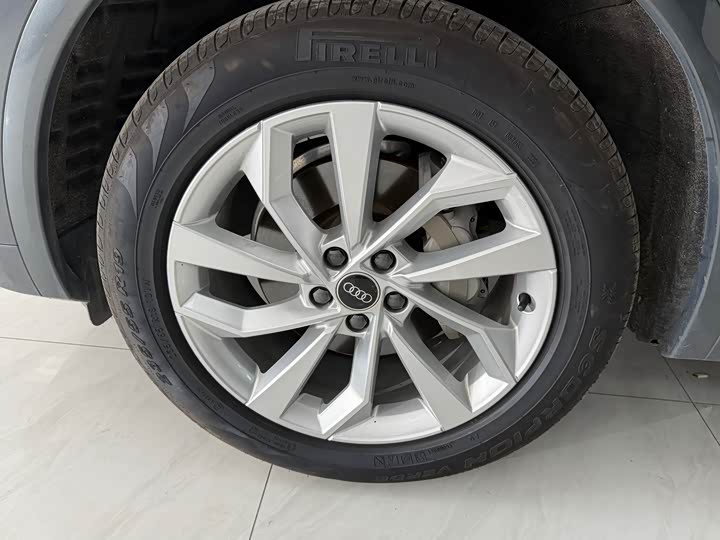 Фото 18 - Audi Q5L