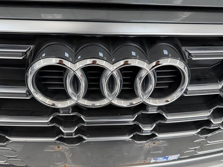 Фото 19 - Audi Q5L