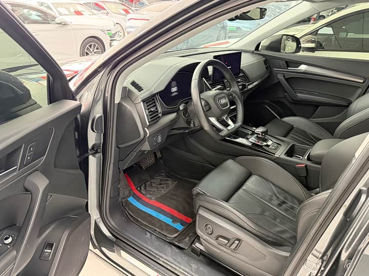 Фото 7 - Audi Q5L