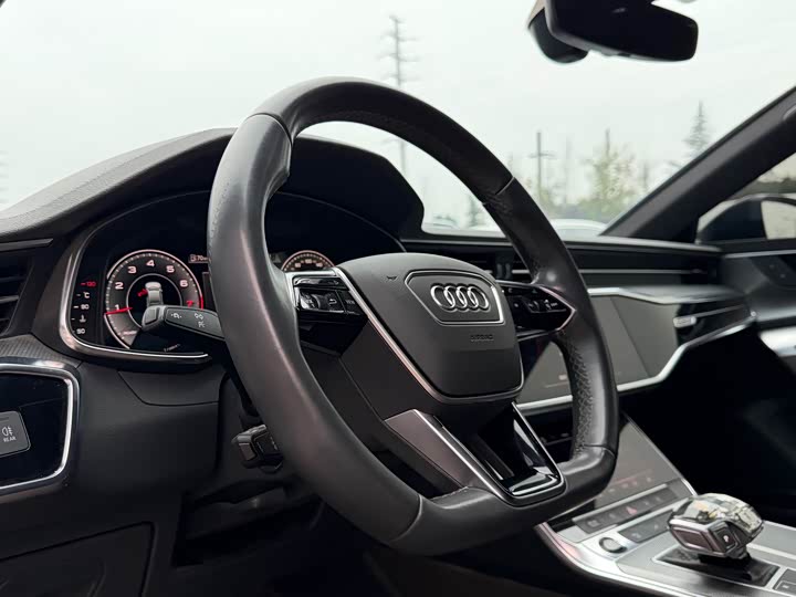 Фото 9 - Audi A7L