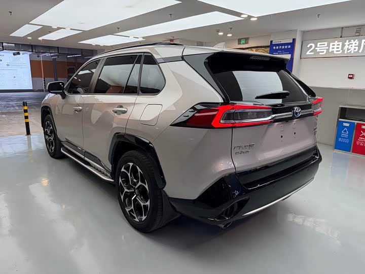 Фото 14 - Toyota Wildlander Hybrid