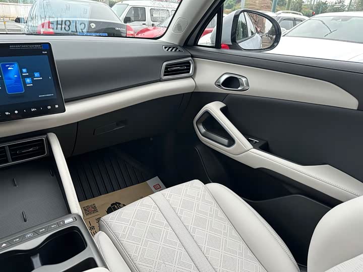 Фото 15 - BYD Yuan Up