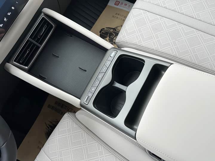 Фото 18 - BYD Yuan Up