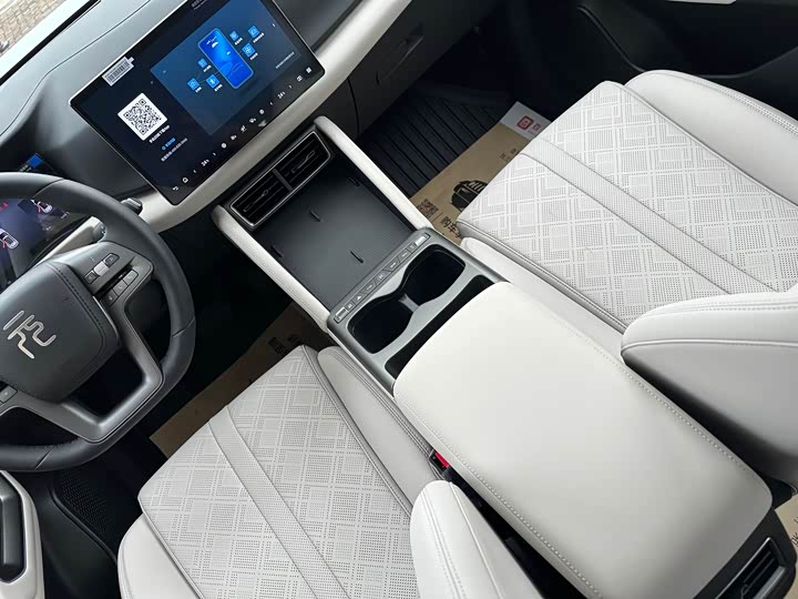 Фото 21 - BYD Yuan Up