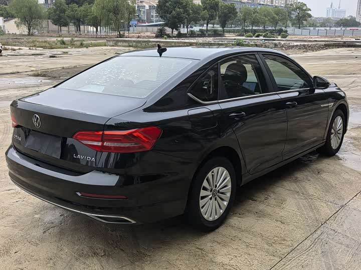 Фото 9 - Volkswagen Lavida