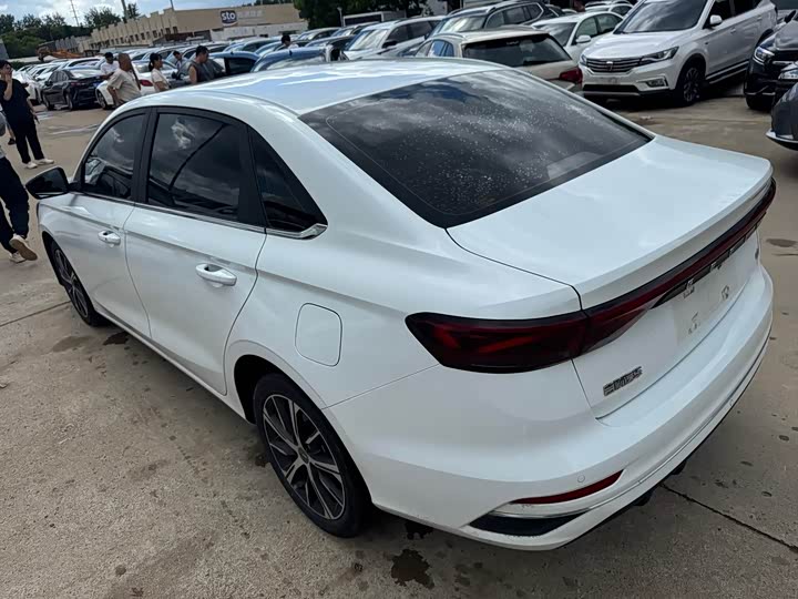 Фото 7 - Geely Emgrand