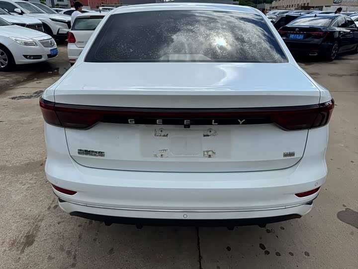 Фото 8 - Geely Emgrand