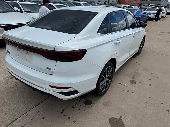 Фото 9 - Geely Emgrand