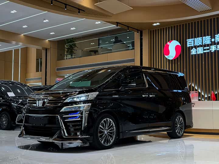 Фото 1 - Toyota Vellfire