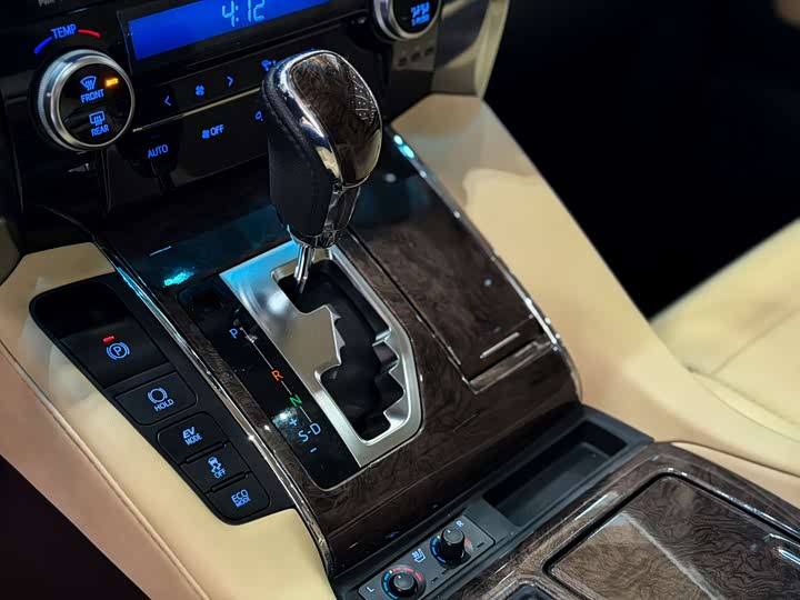 Фото 10 - Toyota Vellfire