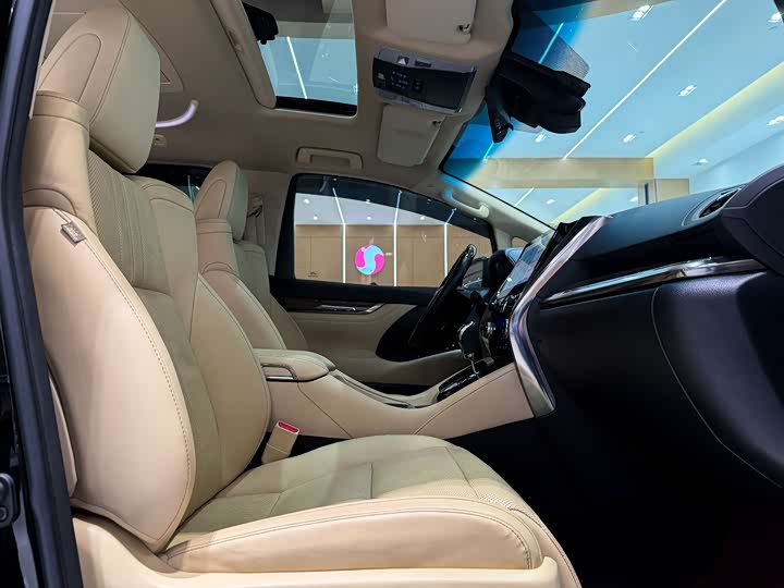 Фото 12 - Toyota Vellfire