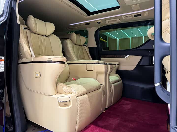 Фото 13 - Toyota Vellfire