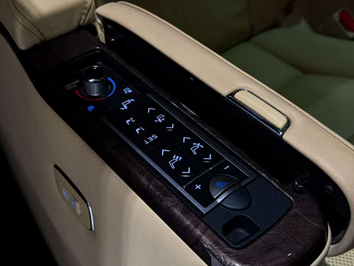 Фото 14 - Toyota Vellfire