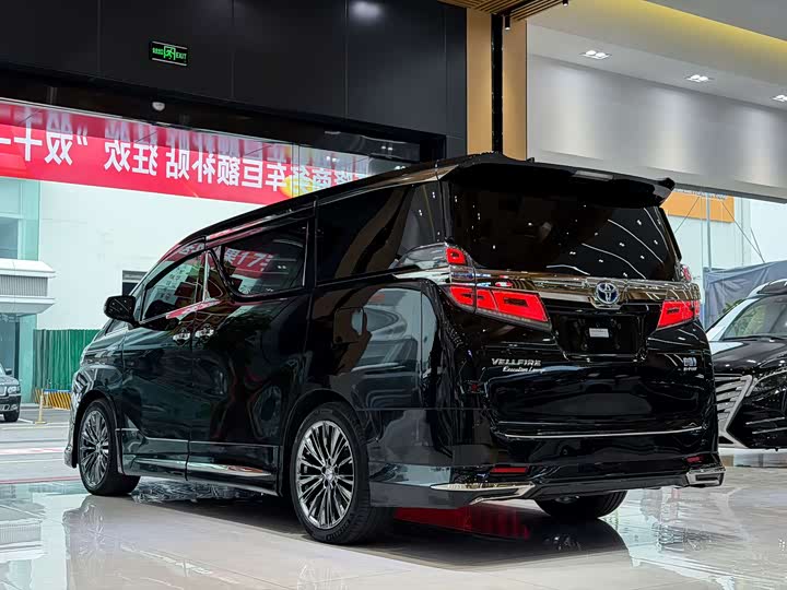 Фото 4 - Toyota Vellfire