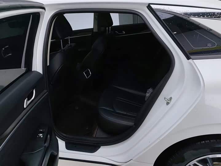 Фото 11 - Kia K5