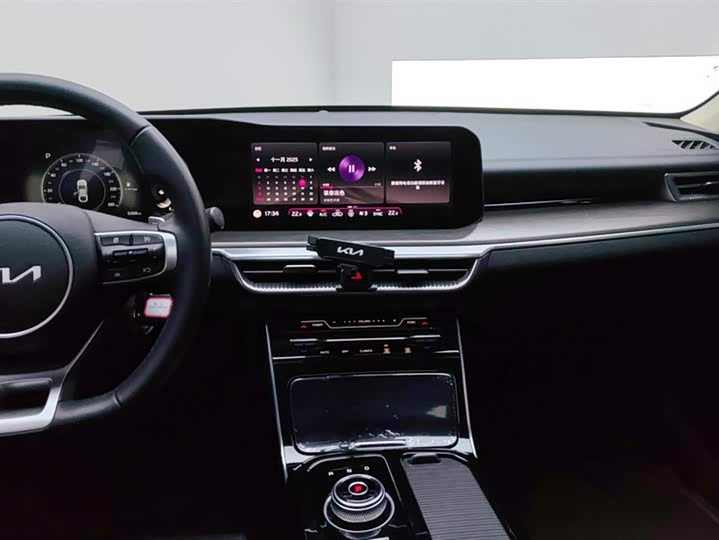 Фото 13 - Kia K5