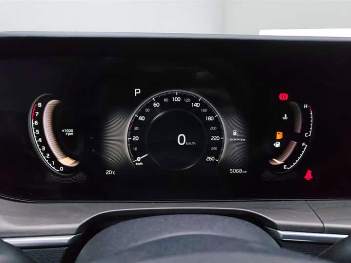 Фото 14 - Kia K5