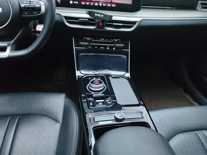 Фото 16 - Kia K5