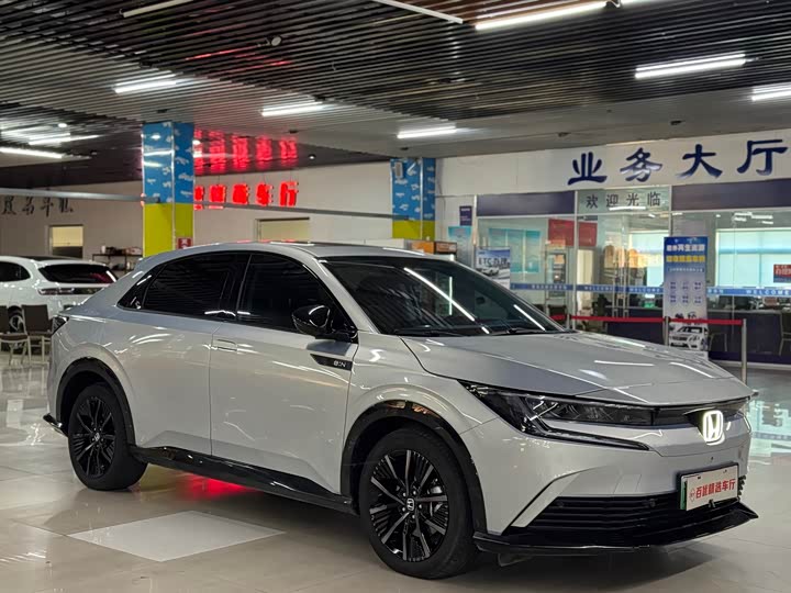 Фото 3 - Honda e:NP2