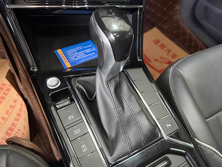 Фото 13 - Volkswagen Passat