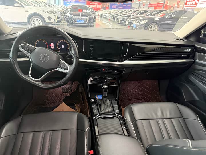 Фото 15 - Volkswagen Passat