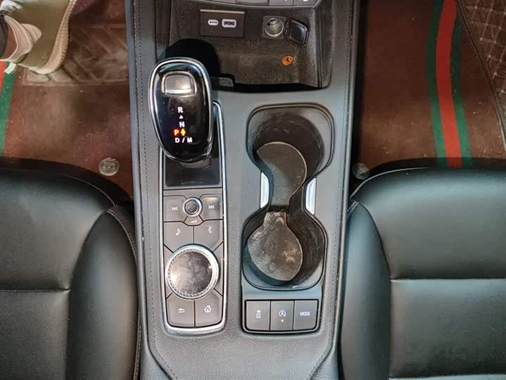 Фото 16 - Cadillac XT4