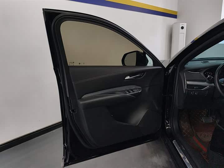 Фото 7 - Cadillac XT4