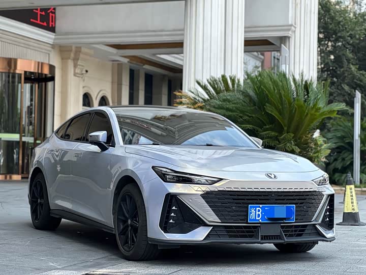 Фото 12 - Changan UNI-V