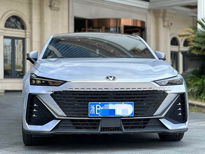 Фото 2 - Changan UNI-V