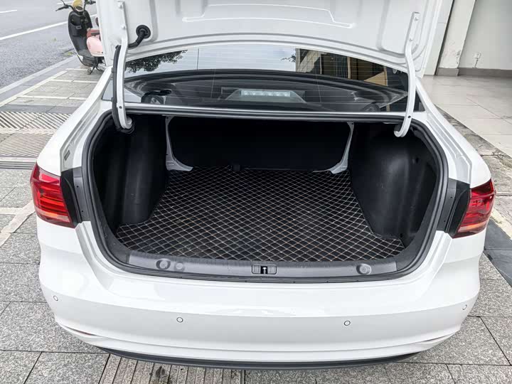 Фото 18 - Volkswagen Lavida