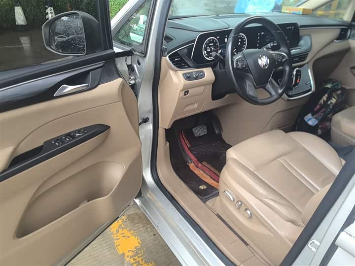 Фото 16 - Buick GL8 ES