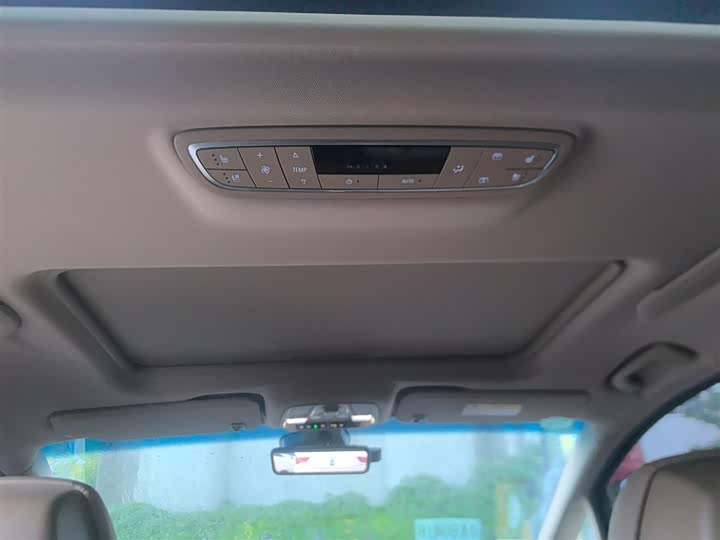 Фото 18 - Buick GL8 ES