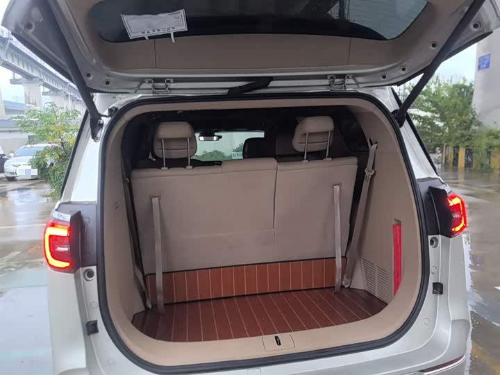 Фото 19 - Buick GL8 ES