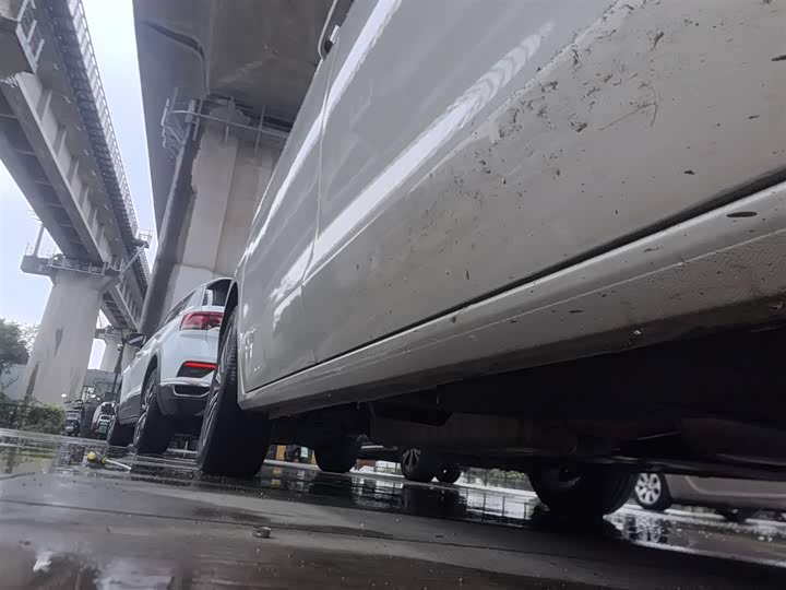 Фото 21 - Buick GL8 ES