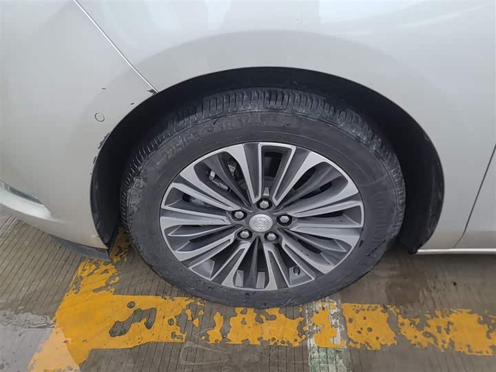 Фото 23 - Buick GL8 ES